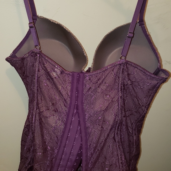 Corset - Picture 2 of 5